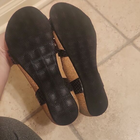 Taos Women's "Ziggie" Black Snakeskin-Print Sandals Size 6-6.5 - Picture 8 of 9